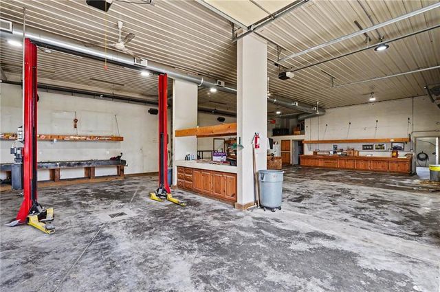 1672 N 1 Road, Baldwin City, KS 66006