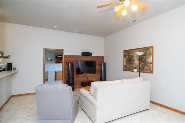 1672 N 1 Road, Baldwin City, KS 66006