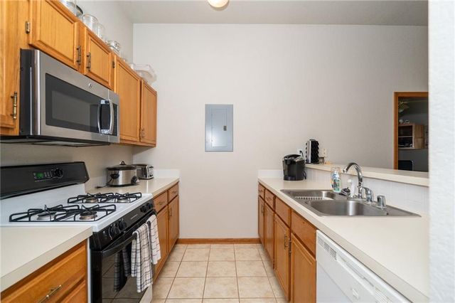 1672 N 1 Road, Baldwin City, KS 66006