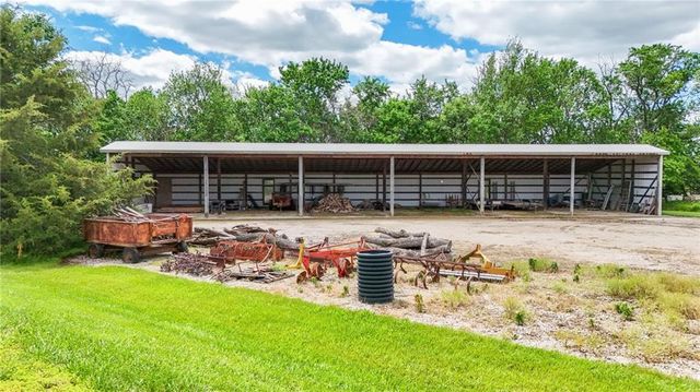 1672 N 1 Road, Baldwin City, KS 66006