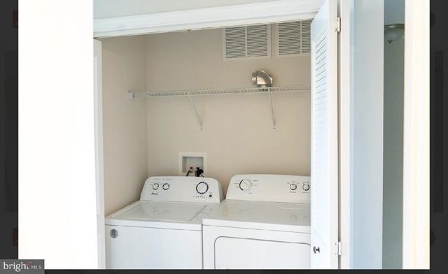 102 BENFORD LN, Edgewater Park, NJ 08010