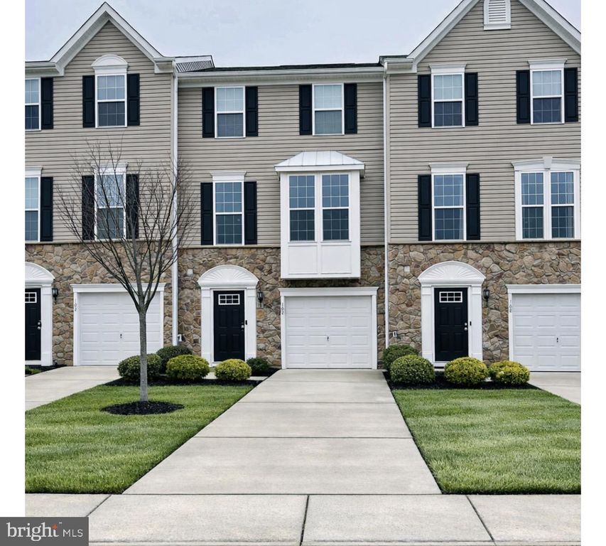 102 BENFORD LN, Edgewater Park, NJ 08010