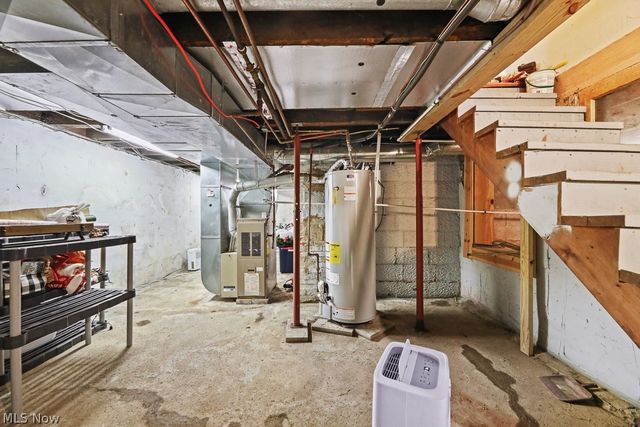 2420 Beechwood Avenue NE, Alliance, OH 44601