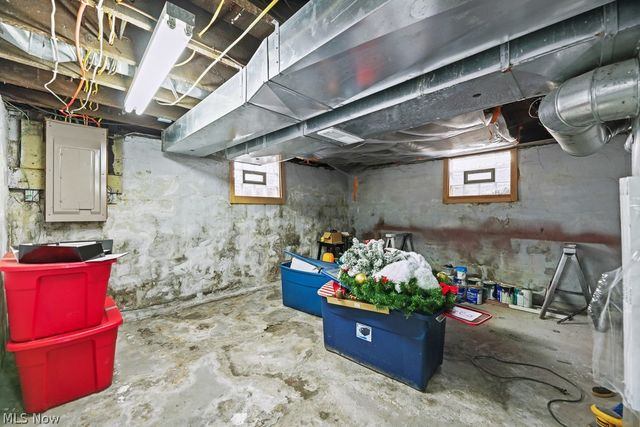 2420 Beechwood Avenue NE, Alliance, OH 44601