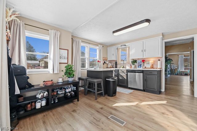 2420 Beechwood Avenue NE, Alliance, OH 44601