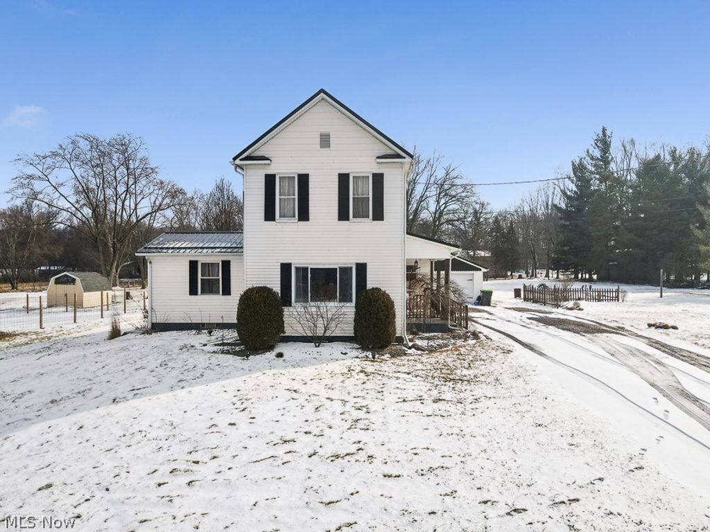 2420 Beechwood Avenue NE, Alliance, OH 44601