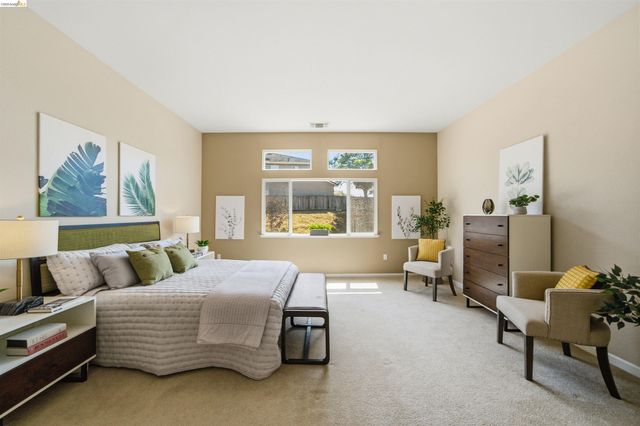 327 Hawk Ridge Dr, Richmond, CA 94806