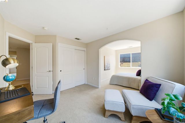 327 Hawk Ridge Dr, Richmond, CA 94806