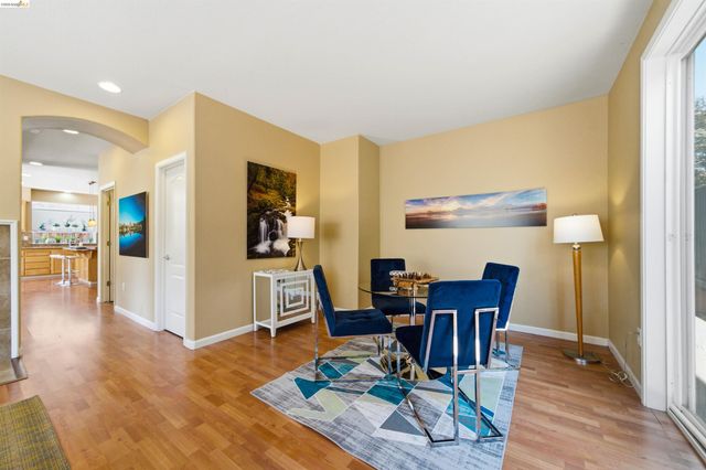 327 Hawk Ridge Dr, Richmond, CA 94806