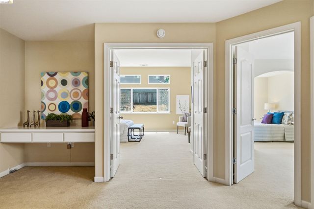 327 Hawk Ridge Dr, Richmond, CA 94806