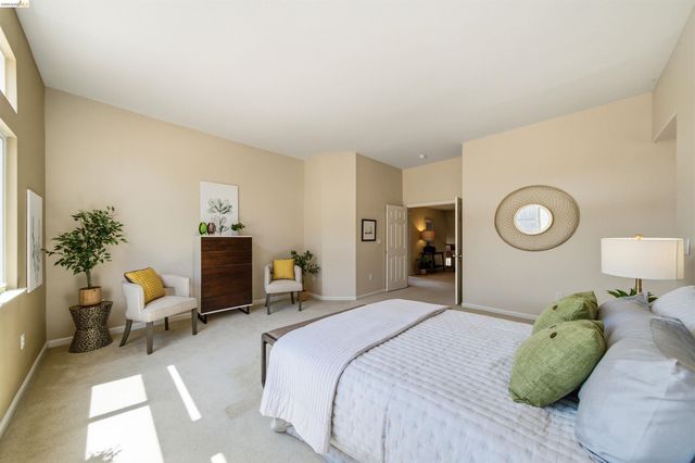327 Hawk Ridge Dr, Richmond, CA 94806