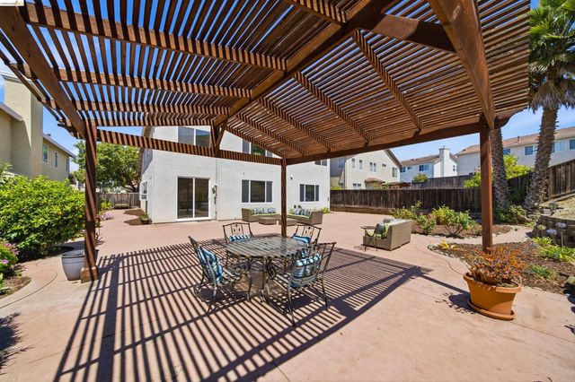 327 Hawk Ridge Dr, Richmond, CA 94806