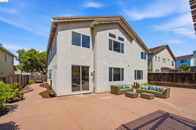 327 Hawk Ridge Dr, Richmond, CA 94806
