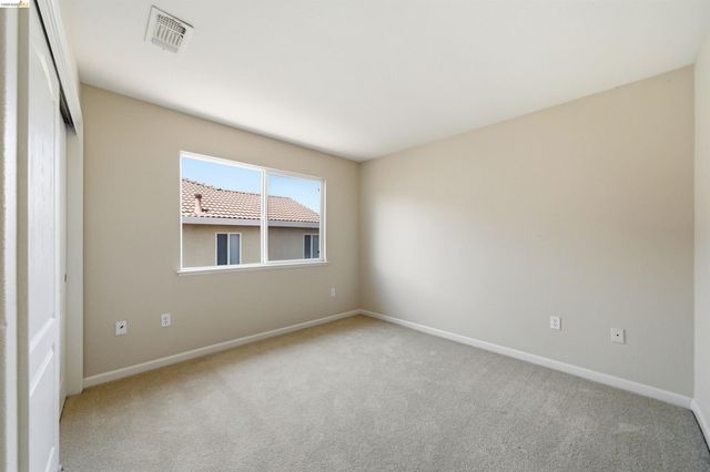 327 Hawk Ridge Dr, Richmond, CA 94806