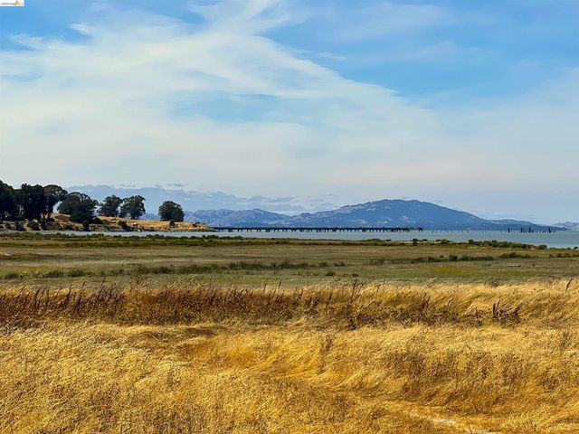 327 Hawk Ridge Dr, Richmond, CA 94806