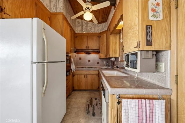 12805 Lakeshore Drive, Clearlake, CA 95422