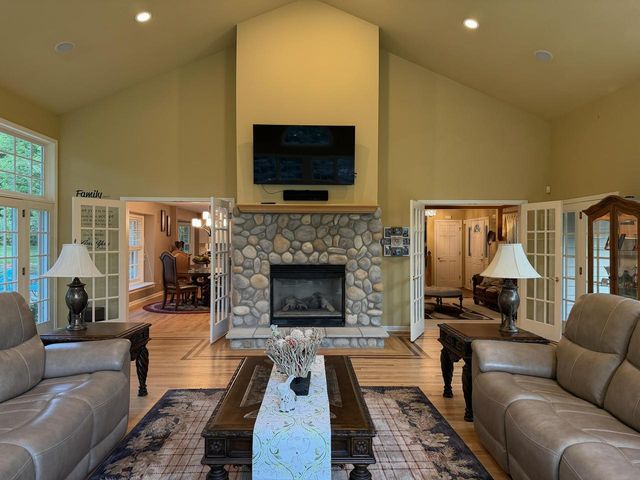 S67W18950 Steeplechase DRIVE, Muskego, WI 53150