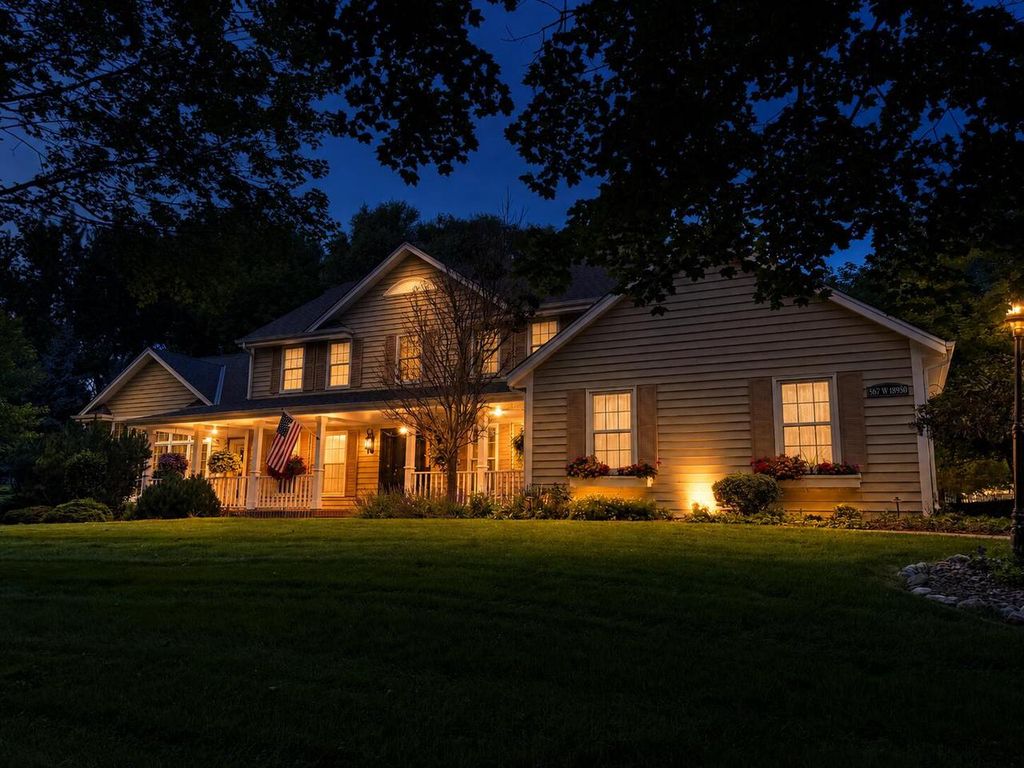S67W18950 Steeplechase DRIVE, Muskego, WI 53150