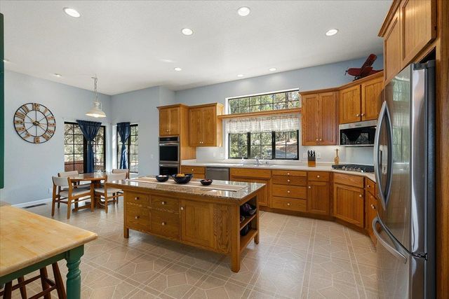 7410 White Oak Dr, Placerville, CA 95667