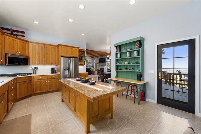 7410 White Oak Dr, Placerville, CA 95667