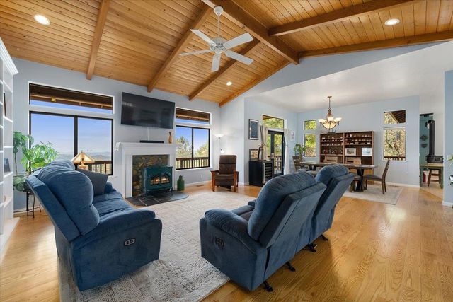 7410 White Oak Dr, Placerville, CA 95667