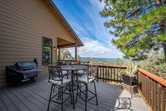 7410 White Oak Dr, Placerville, CA 95667