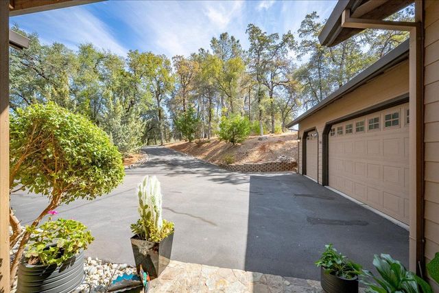 7410 White Oak Dr, Placerville, CA 95667