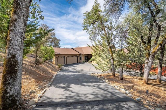 7410 White Oak Dr, Placerville, CA 95667