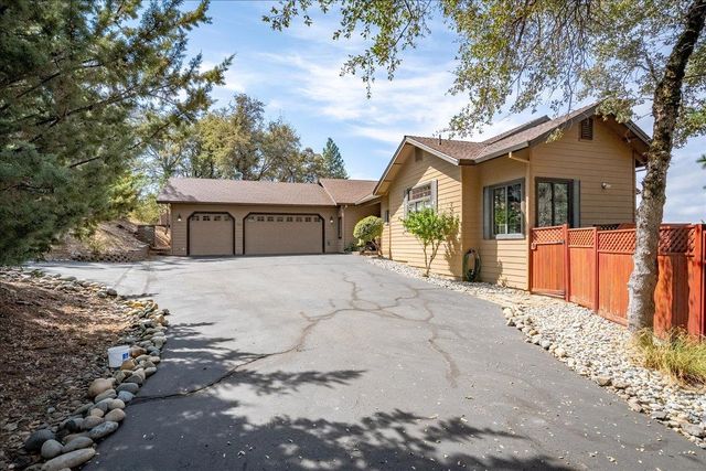 7410 White Oak Dr, Placerville, CA 95667