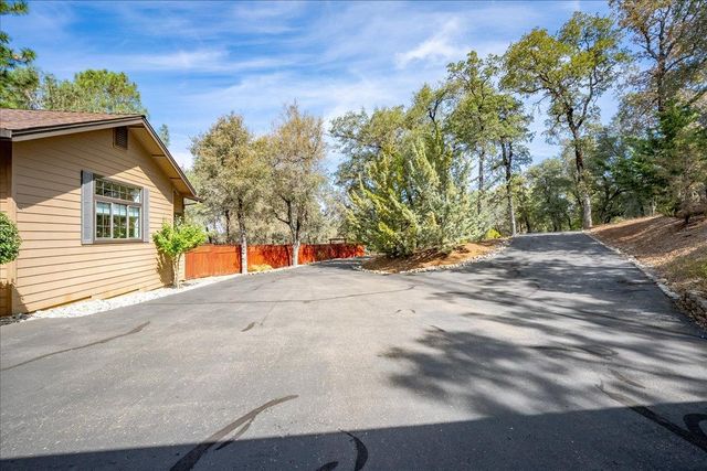 7410 White Oak Dr, Placerville, CA 95667