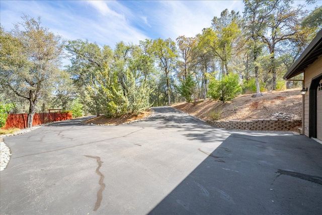 7410 White Oak Dr, Placerville, CA 95667