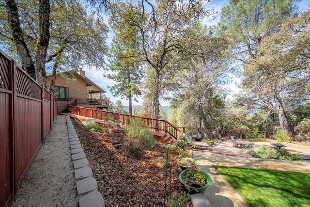 7410 White Oak Dr, Placerville, CA 95667