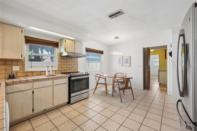 144 8TH AVENUE N, St Petersburg, FL 33701