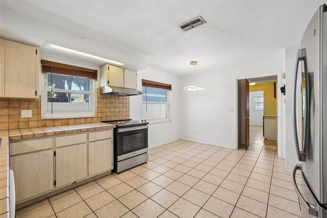144 8TH AVENUE N, St Petersburg, FL 33701