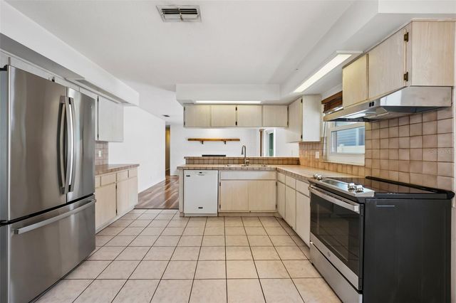 144 8TH AVENUE N, St Petersburg, FL 33701