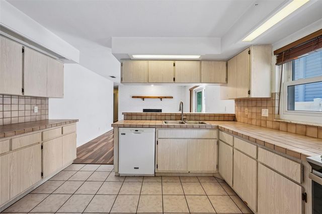 144 8TH AVENUE N, St Petersburg, FL 33701