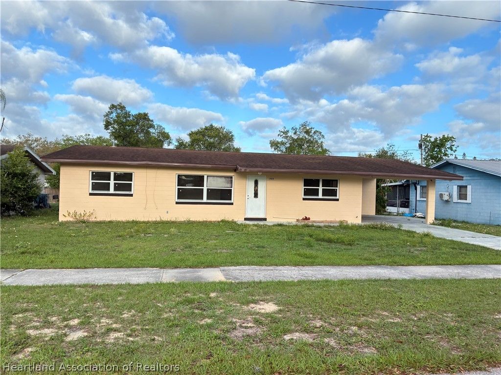1525 Lagrange Avenue, Sebring, FL 33870
