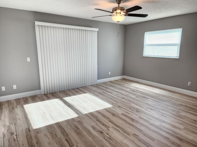10 Lake Vista Trl Apt 105, Port St Lucie, FL 34952