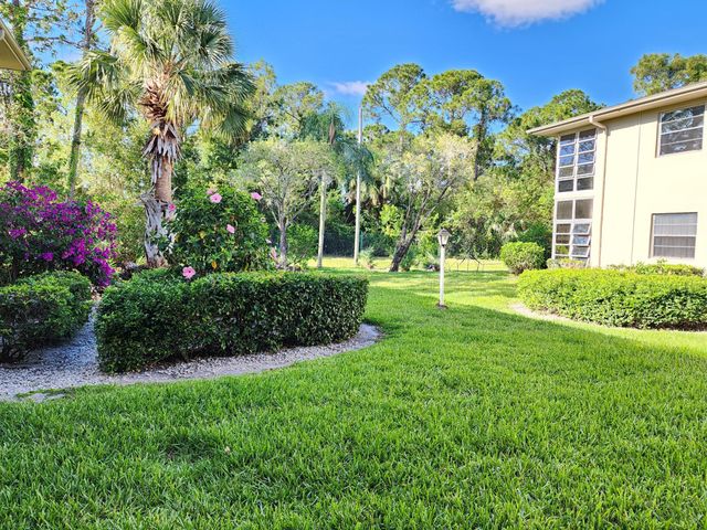 10 Lake Vista Trl Apt 105, Port St Lucie, FL 34952