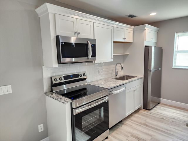 10 Lake Vista Trl Apt 105, Port St Lucie, FL 34952