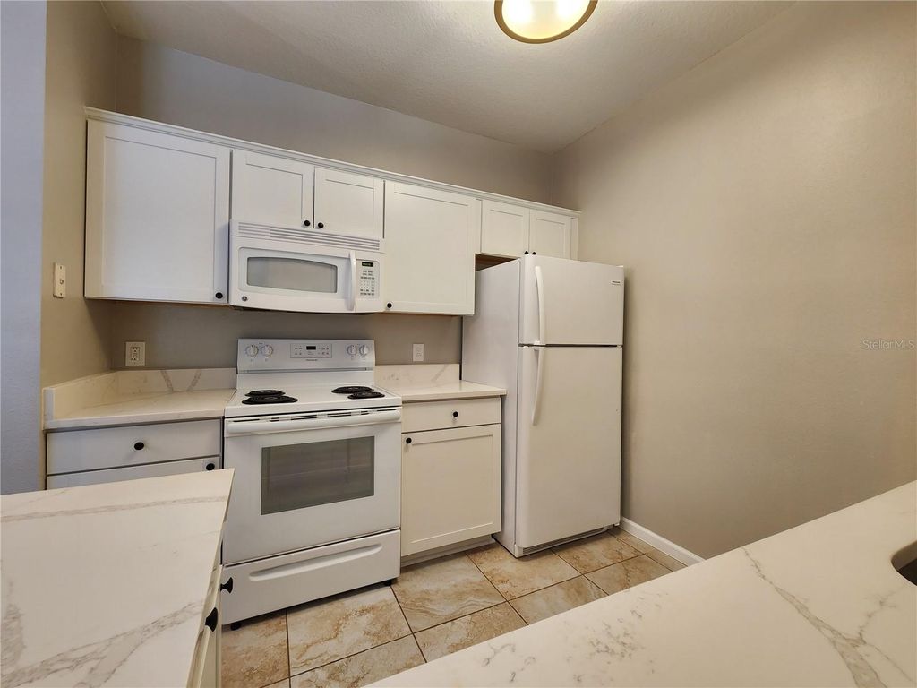 Image 4 of property listing at 4802 51ST STREET W 1421, Bradenton, FL 34210