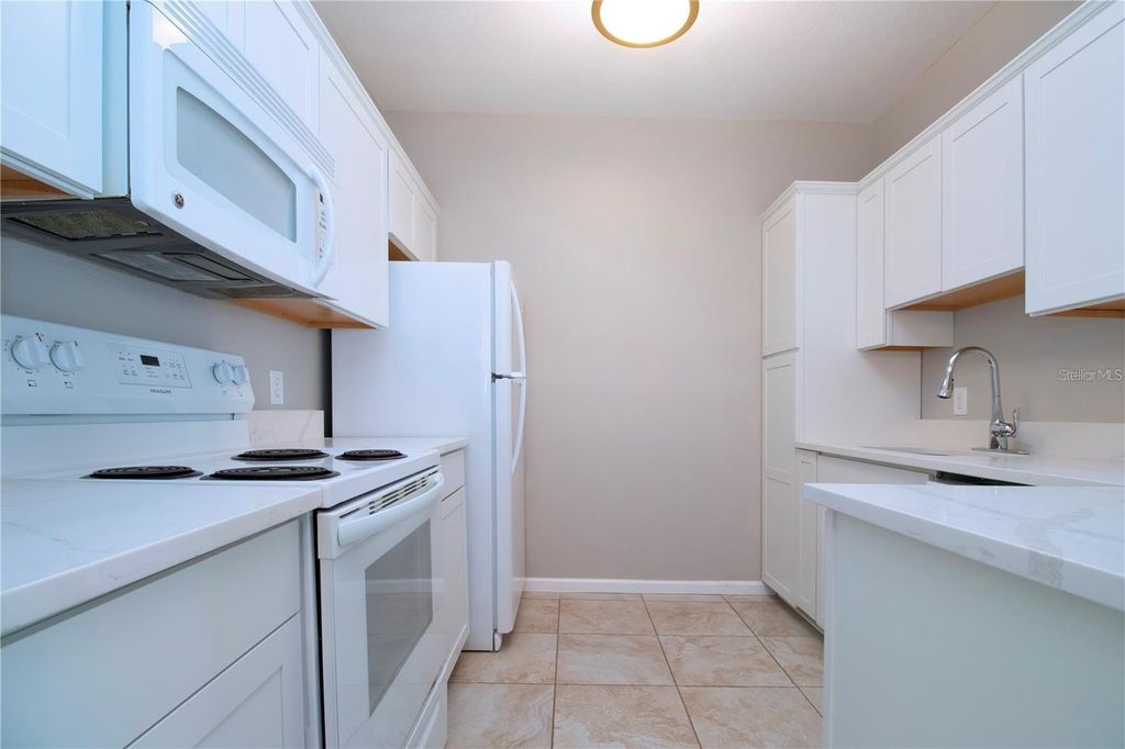Image 5 of property listing at 4802 51ST STREET W 1421, Bradenton, FL 34210