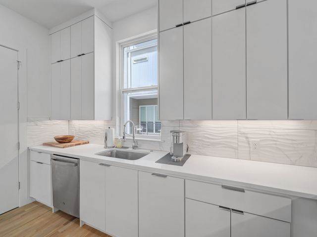 1510 N Washington Avenue 102, Dallas, TX 75204