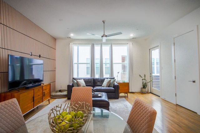 1510 N Washington Avenue 102, Dallas, TX 75204