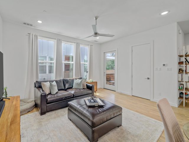 1510 N Washington Avenue 102, Dallas, TX 75204