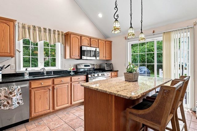 34 Dovetail Lane, Dover, NH 03820
