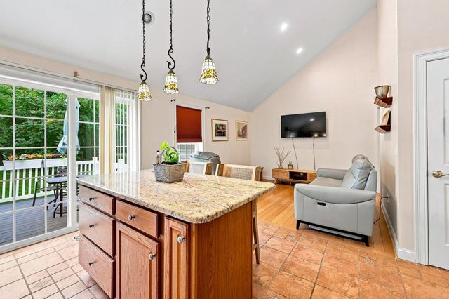 34 Dovetail Lane, Dover, NH 03820