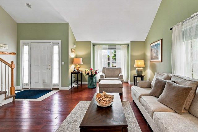 34 Dovetail Lane, Dover, NH 03820