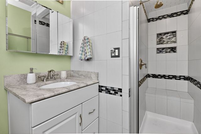 540 W Potter Street, Wood Dale, IL 60191