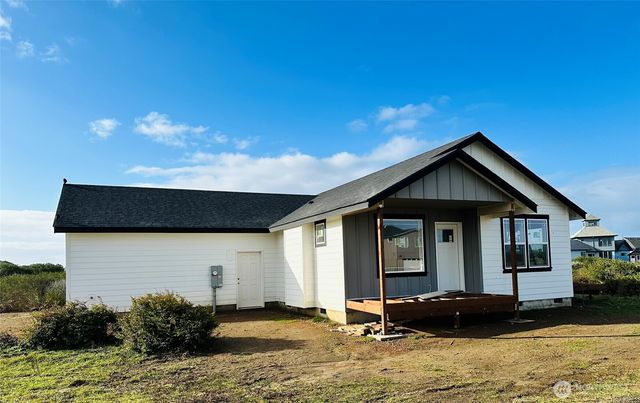 400 Malibu Street SW, Ocean Shores, WA 98569